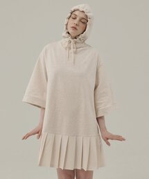 Between A and B（ビトウィーンエイアンドビー）の「プリーツフードジャンパースカート [オートミール]（ワンピース）」