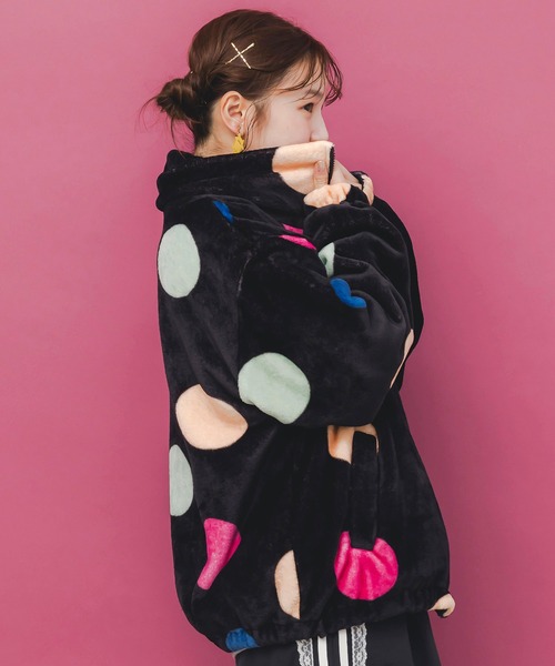 ScoLar(スカラー)の「153735:カラフルドット柄 双面フランネルブルゾン(ブルゾン・レディース・ブラック/グレー・M)」の5枚目の写真