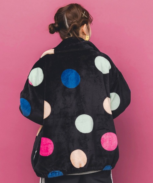 ScoLar(スカラー)の「153735:カラフルドット柄 双面フランネルブルゾン(ブルゾン・レディース・ブラック/グレー・M)」の6枚目の写真
