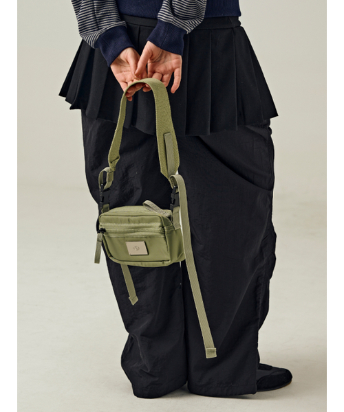 Salad bowls（サラダボール）の「SYMBOL NYLON SHAKOSH CROSS BAG [KHAKI]（メッセンジャーバッグ・レディース・カーキ・FREE）」の3枚目の写真