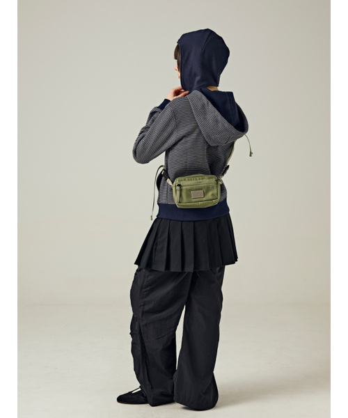 Salad bowls（サラダボール）の「SYMBOL NYLON SHAKOSH CROSS BAG [KHAKI]（メッセンジャーバッグ・レディース・カーキ・FREE）」の7枚目の写真