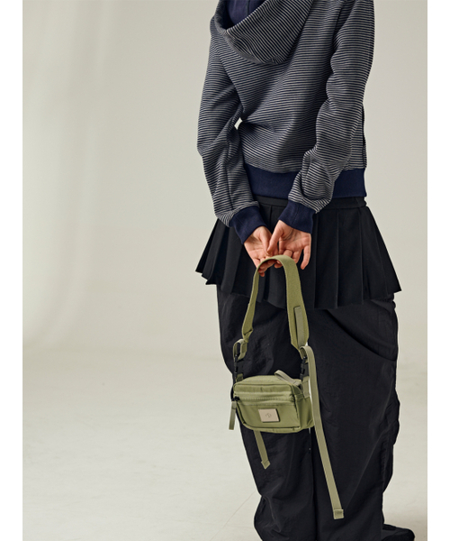Salad bowls（サラダボール）の「SYMBOL NYLON SHAKOSH CROSS BAG [KHAKI]（メッセンジャーバッグ・レディース・カーキ・FREE）」の13枚目の写真