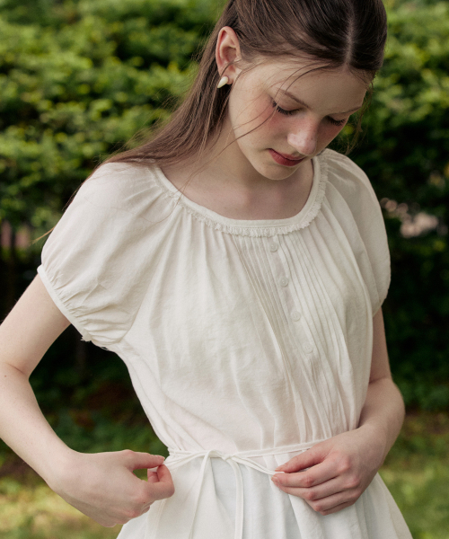 ADAUL（アダウル）の「Front pintuck vintage lace mini dress - white（ワンピース・レディース・ホワイト・FREE）」の2枚目の写真