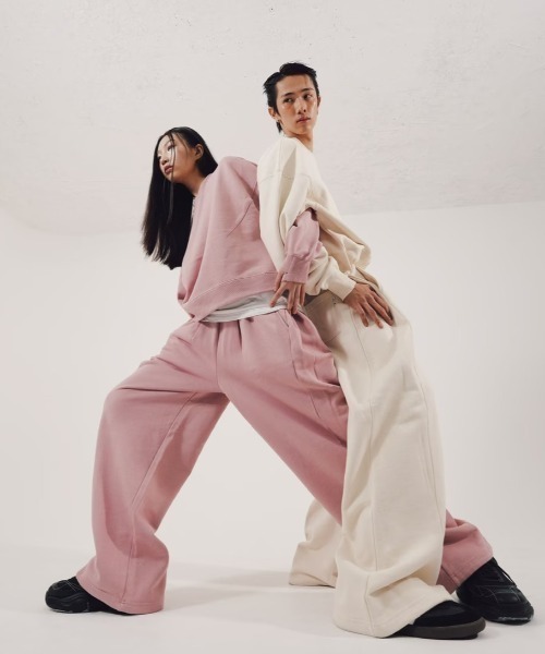 Chikashitsu +（チカシツプラス）の「【CS】2tuck sweat pants / 【シーエス】2タックスウェットパンツ（スウェットパンツ・メンズ・ブラック/アイボリー/グレー/ピンク・01/02）」の8枚目の写真