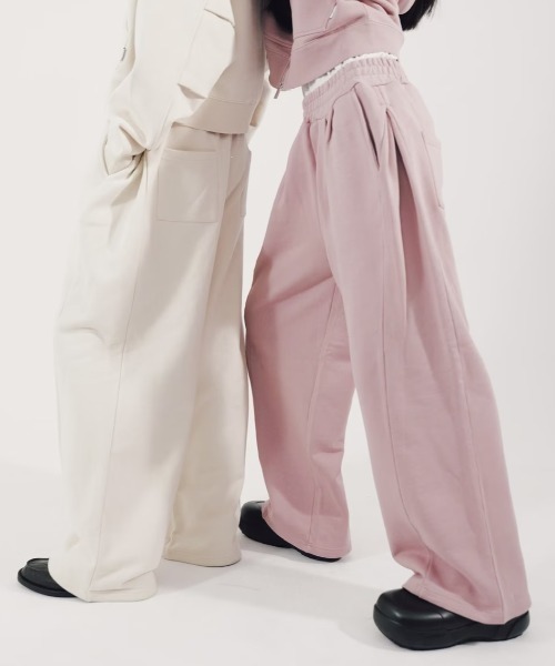 Chikashitsu +（チカシツプラス）の「【CS】2tuck sweat pants / 【シーエス】2タックスウェットパンツ（スウェットパンツ・メンズ・ブラック/アイボリー/グレー/ピンク・01/02）」の11枚目の写真