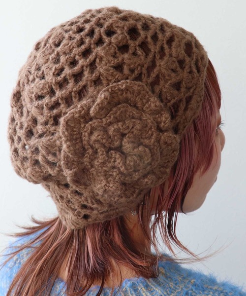 Three Four Time（ｽﾘｰﾌｫｰﾀｲﾑ）の「花モチーフ編みキャップ（ニットキャップ/ビーニー・レディース・アイボリー/ブラウン・FREE）」の2枚目の写真