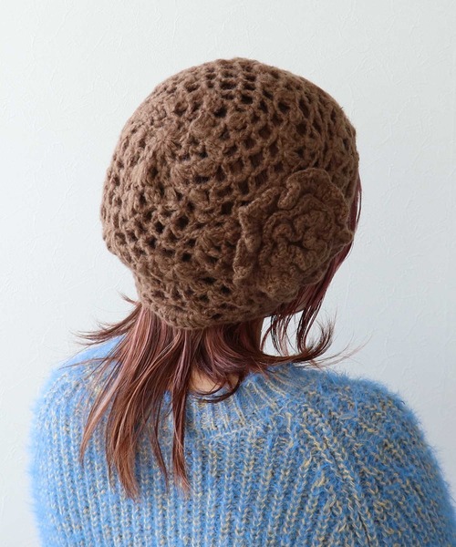 Three Four Time（ｽﾘｰﾌｫｰﾀｲﾑ）の「花モチーフ編みキャップ（ニットキャップ/ビーニー・レディース・アイボリー/ブラウン・FREE）」の6枚目の写真