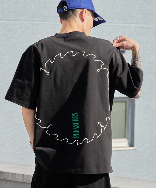PLEASURES(プレジャー)の「PLEASURES/プレジャーズ ブランドロゴ コットンクルーネックTシャツ 2026年春夏(Tシャツ/カットソー・メンズ・ブラック・L/XL)」の16枚目の写真