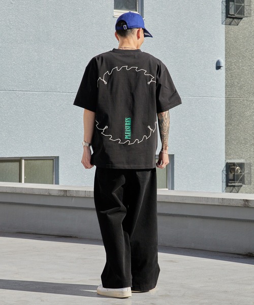 PLEASURES(プレジャー)の「PLEASURES/プレジャーズ ブランドロゴ コットンクルーネックTシャツ 2026年春夏(Tシャツ/カットソー・メンズ・ブラック・L/XL)」の10枚目の写真