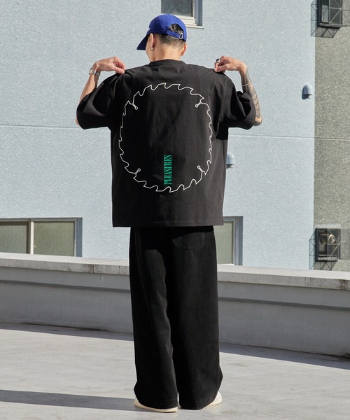 PLEASURES(プレジャー)の「PLEASURES/プレジャーズ ブランドロゴ コットンクルーネックTシャツ 2026年春夏(Tシャツ/カットソー・メンズ・ブラック・L/XL)」の9枚目の写真