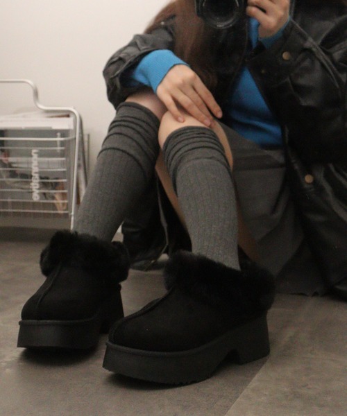 Dedes(デデス)の「Dedes 厚底 チャンキーヒール×バックベルト/スリッポン ムートン ファー シューズ(スリッポン・レディース・ブラック系2/ベージュ系1/ベージュ系2/ブラウン系2/ブラウン系1/ブラック系1・45/41/39/35/43/37)」の2枚目の写真