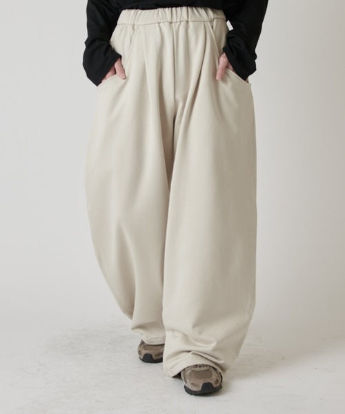 Lui's（ルイス）の「ルーズフィットスウェットワイドカーブパンツ（スウェットパンツ・メンズ・アイボリー/ブラック・S/M）」の4枚目の写真