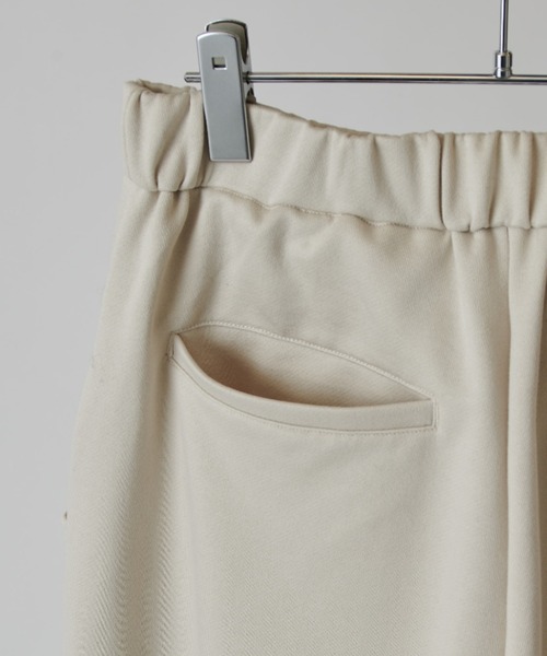 Lui's（ルイス）の「ルーズフィットスウェットワイドカーブパンツ（スウェットパンツ・メンズ・アイボリー/ブラック・S/M）」の20枚目の写真