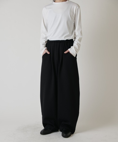 Lui's（ルイス）の「ルーズフィットスウェットワイドカーブパンツ（スウェットパンツ・メンズ・アイボリー/ブラック・S/M）」の14枚目の写真