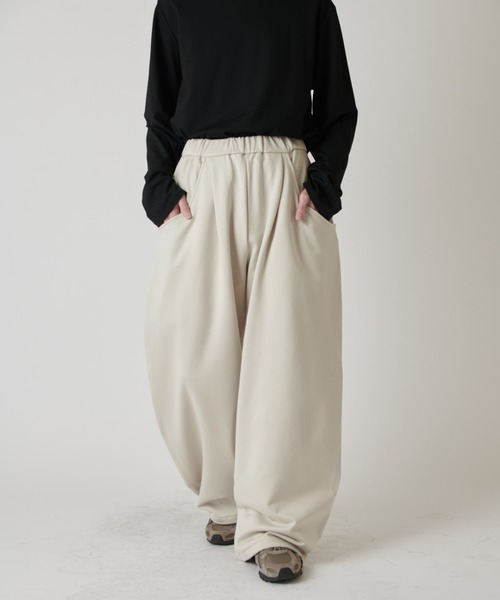 Lui's（ルイス）の「ルーズフィットスウェットワイドカーブパンツ（スウェットパンツ・メンズ・アイボリー/ブラック・S/M）」の7枚目の写真