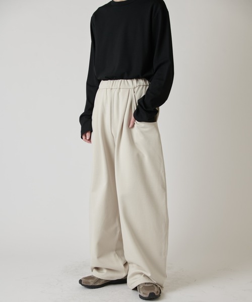 Lui's（ルイス）の「ルーズフィットスウェットワイドカーブパンツ（スウェットパンツ・メンズ・アイボリー/ブラック・S/M）」の8枚目の写真