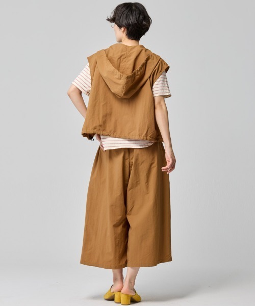 KRIFF MAYER Lady's Collection（クリフメイヤーレディースコレクション）の「撥水 ドロスト フードベスト / ミリタリーベスト / ナイロンベスト / 体型カバー / ライトアウター / セットアップ対応（ベスト・レディース・ブラック/ライトブラウン・LARGE/MEDIUM）」の4枚目の写真