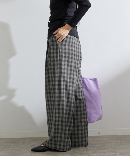 IENA（イエナ）の「ウォッシャブル ギンガムチェックイージーパンツ（その他パンツ・レディース・チャコールグレー・34/38/36）」の4枚目の写真