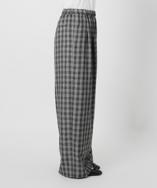IENA（イエナ）の「ウォッシャブル ギンガムチェックイージーパンツ（その他パンツ・レディース・チャコールグレー・34/38/36）」の15枚目の写真