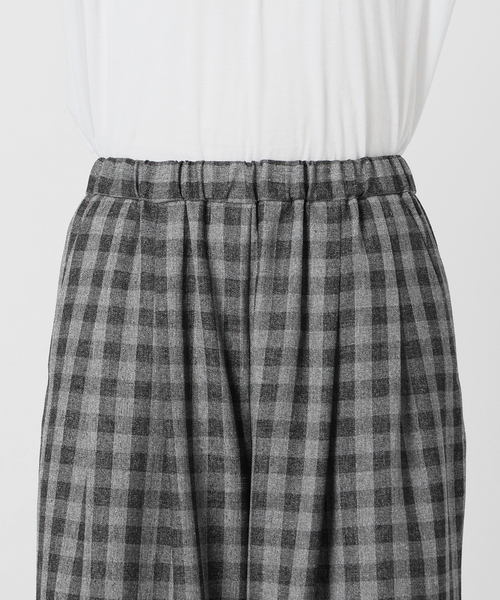 IENA（イエナ）の「ウォッシャブル ギンガムチェックイージーパンツ（その他パンツ・レディース・チャコールグレー・34/38/36）」の16枚目の写真