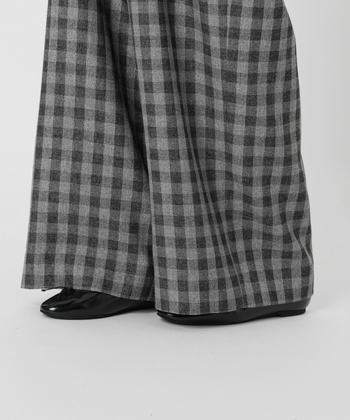 IENA（イエナ）の「ウォッシャブル ギンガムチェックイージーパンツ（その他パンツ・レディース・チャコールグレー・34/38/36）」の19枚目の写真