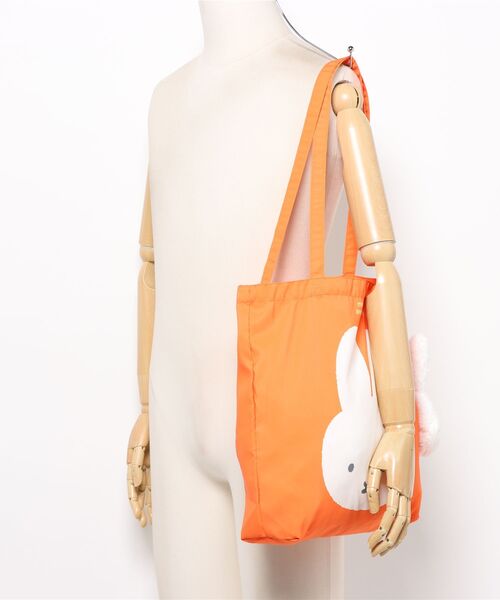 Right-on(ライトオン)の「【miffy】70周年限定 ボアポーチ内蔵 トート型エコバッグ (コンパクト収納 / ギフト / 洗える素材)(エコバッグ/サブバッグ・レディース・オレンジ・ONE SIZE)」の15枚目の写真