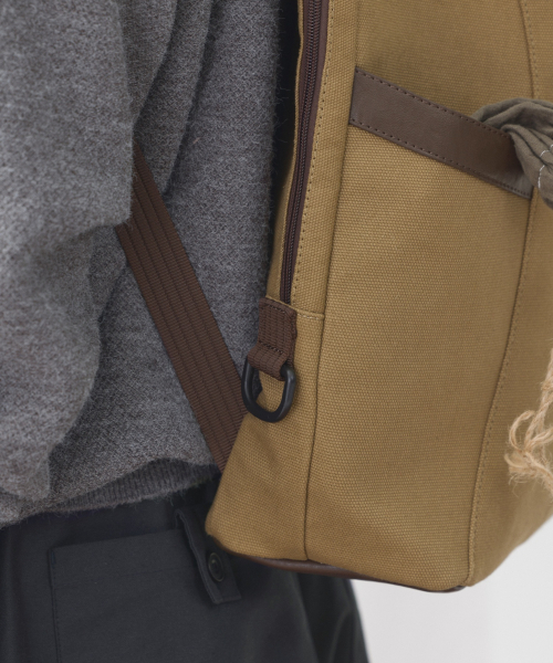 eastserviceshop(イーストサービスショップ)の「キャンバスレザーデイパック - キャメル(バックパック/リュック・レディース・キャメル・FREE)」の7枚目の写真