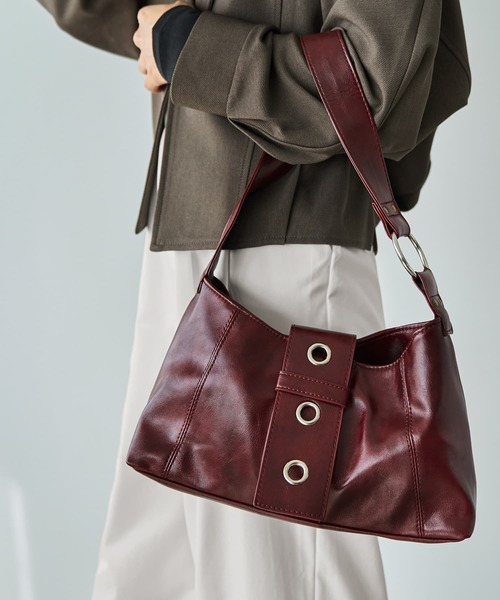 STYLE DELI（スタイルデリ）の「ハトメベルトCOLORショルダーバッグ（ショルダーバッグ・レディース・アイボリー/マスタード/レッド・FREE）」の3枚目の写真
