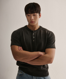 NINEZ（ナインゼット）の「ヘンリーネック半袖マッスルニット（チャコール）25NTS05（ニット/セーター）」