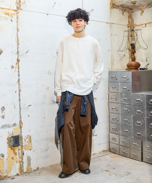 niko and...(ニコアンド)の「ワッフルヘンリーネックプルオーバー(Tシャツ/カットソー・メンズ・その他1/オフホワイト/ブラック・MEDIUM/LARGE)」の11枚目の写真
