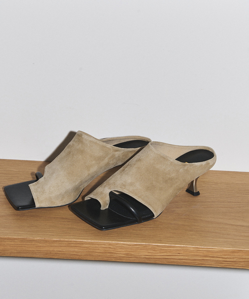 GRISE（グリーズ）の「《追加》GRISE5cmレザースクエアソフトトング（サンダル・レディース・シルバー/ベージュ/ブラック・SMALL/MEDIUM/LARGE/X-LARGE）」の3枚目の写真