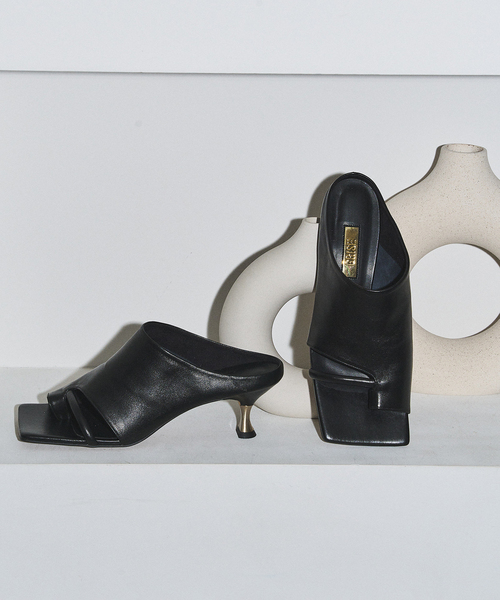 GRISE（グリーズ）の「《追加》GRISE5cmレザースクエアソフトトング（サンダル・レディース・シルバー/ベージュ/ブラック・SMALL/MEDIUM/LARGE/X-LARGE）」の2枚目の写真