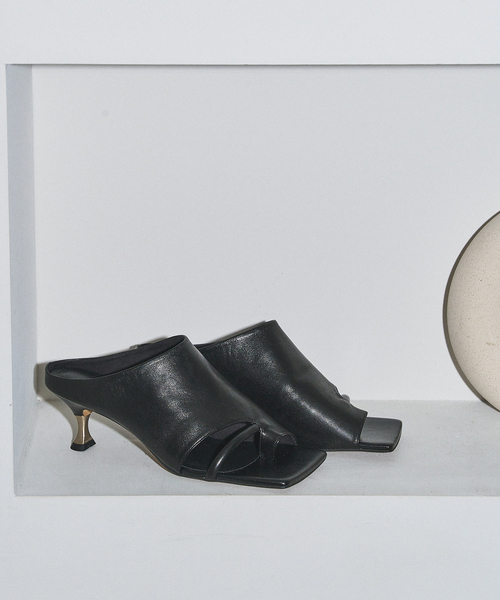 GRISE（グリーズ）の「《追加》GRISE5cmレザースクエアソフトトング（サンダル・レディース・シルバー/ベージュ/ブラック・SMALL/MEDIUM/LARGE/X-LARGE）」の5枚目の写真