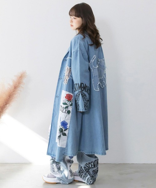 ScoLar（スカラー）の「ScoLar(スカラー) アップリケ×刺繍デニムorツイルロングコート（チェスターコート・レディース・ベージュ/ブルー・MEDIUM）」の5枚目の写真