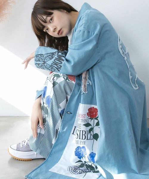 ScoLar（スカラー）の「ScoLar(スカラー) アップリケ×刺繍デニムorツイルロングコート（チェスターコート・レディース・ベージュ/ブルー・MEDIUM）」の8枚目の写真