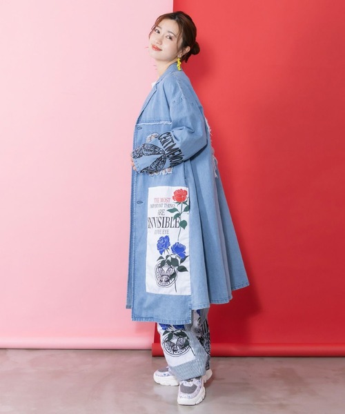 ScoLar（スカラー）の「ScoLar(スカラー) アップリケ×刺繍デニムorツイルロングコート（チェスターコート・レディース・ベージュ/ブルー・MEDIUM）」の13枚目の写真