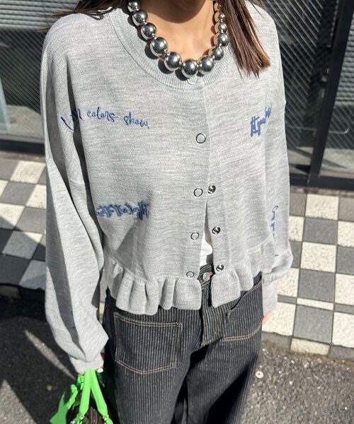 CIAOPANIC(チャオパニック)の「メッセージ刺繡配色ロゴフリルニットカーディガン(カーディガン/ボレロ・レディース・グレー/チャコールグレー/イエロー/ネイビー/ミント/ピンク・ONE SIZE)」の7枚目の写真