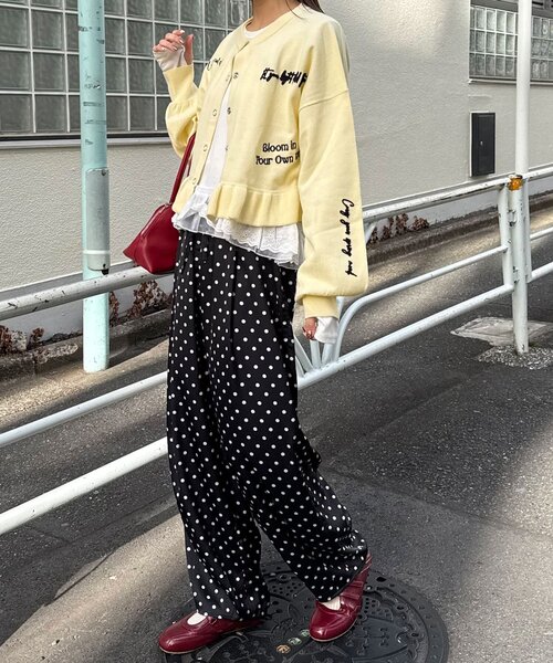 CIAOPANIC(チャオパニック)の「メッセージ刺繡配色ロゴフリルニットカーディガン(カーディガン/ボレロ・レディース・グレー/チャコールグレー/イエロー/ネイビー/ミント/ピンク・ONE SIZE)」の13枚目の写真