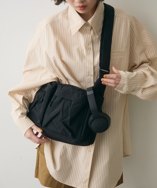 full/fill.(フルフィル)の「out pocket square shoulder bag / アウトポケットスクエアショルダーバッグ(ショルダーバッグ・レディース・アイボリー/ブラック・FREE)」の4枚目の写真