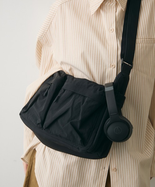 full/fill.(フルフィル)の「out pocket square shoulder bag / アウトポケットスクエアショルダーバッグ(ショルダーバッグ・レディース・アイボリー/ブラック・FREE)」の9枚目の写真