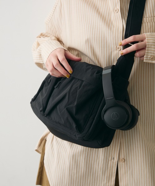 full/fill.(フルフィル)の「out pocket square shoulder bag / アウトポケットスクエアショルダーバッグ(ショルダーバッグ・レディース・アイボリー/ブラック・FREE)」の10枚目の写真