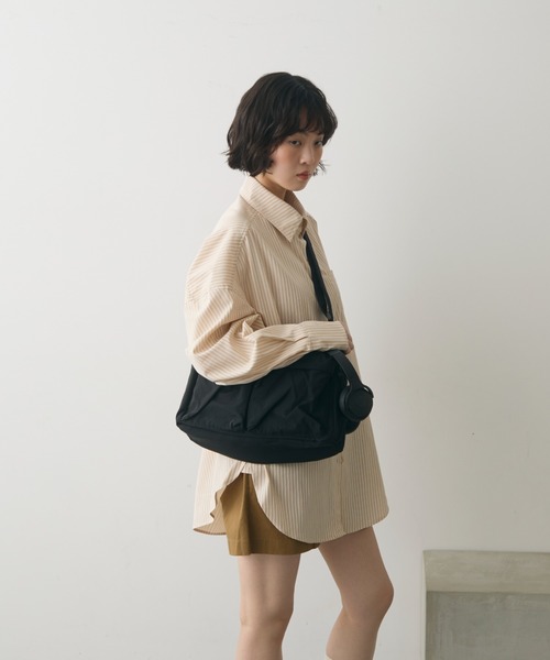 full/fill.(フルフィル)の「out pocket square shoulder bag / アウトポケットスクエアショルダーバッグ(ショルダーバッグ・レディース・アイボリー/ブラック・FREE)」の7枚目の写真