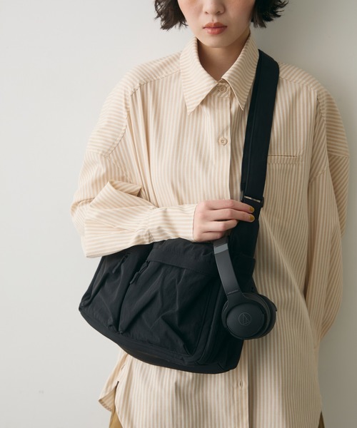 full/fill.(フルフィル)の「out pocket square shoulder bag / アウトポケットスクエアショルダーバッグ(ショルダーバッグ・レディース・アイボリー/ブラック・FREE)」の11枚目の写真