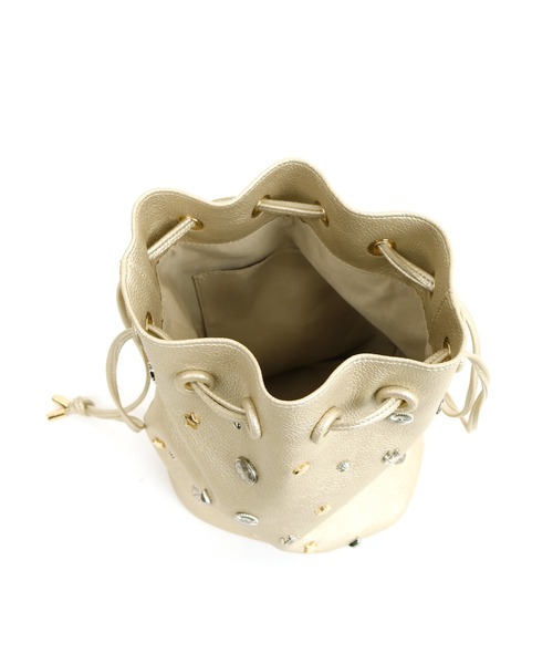 kakatoo（カカトゥ）の「カカトゥ kakatoo / WEB限定ビジューミックスチャーム ドロストバッグ（ショルダーバッグ・レディース・ブラック/ゴールド/アイボリー・FREE）」の21枚目の写真