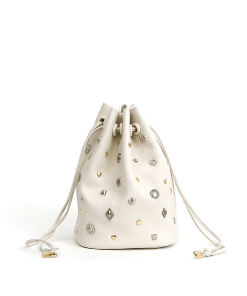 kakatoo（カカトゥ）の「カカトゥ kakatoo / WEB限定ビジューミックスチャーム ドロストバッグ（ショルダーバッグ・レディース・ブラック/ゴールド/アイボリー・FREE）」の4枚目の写真