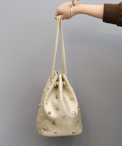 kakatoo（カカトゥ）の「カカトゥ kakatoo / WEB限定ビジューミックスチャーム ドロストバッグ（ショルダーバッグ・レディース・ブラック/ゴールド/アイボリー・FREE）」の22枚目の写真