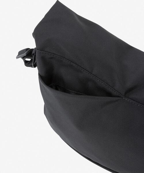 THE NORTH FACE（ザノースフェイス）の「THE NORTH FACE　PYRENEES SHOULDER L（ショルダーバッグ・メンズ・ブラック・ONE）」の5枚目の写真