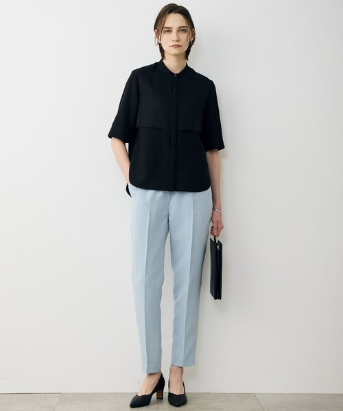 ICB(アイシービー)の「【WEB限定カラーあり】 FluidBackSatin バンドカラーシャツ(シャツ/ブラウス・レディース・ライトイエロー系/サックスブルー系/ネイビー系/ブラック系/グレー系・46/44/42/40/48)」の9枚目の写真