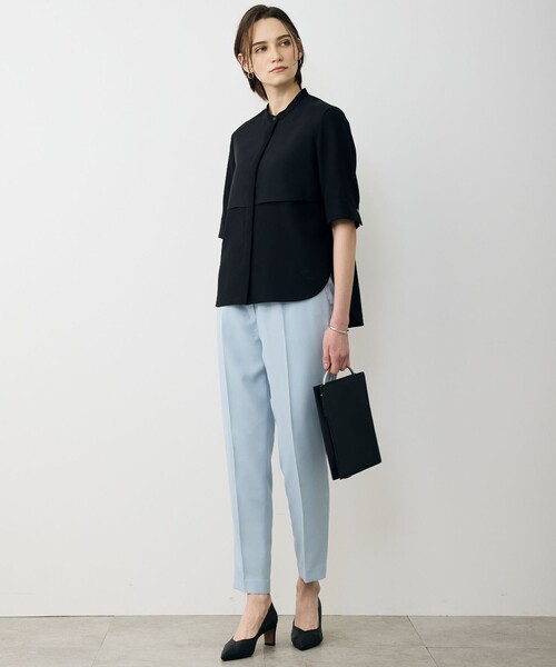 ICB(アイシービー)の「【WEB限定カラーあり】 FluidBackSatin バンドカラーシャツ(シャツ/ブラウス・レディース・ライトイエロー系/サックスブルー系/ネイビー系/ブラック系/グレー系・46/44/42/40/48)」の10枚目の写真