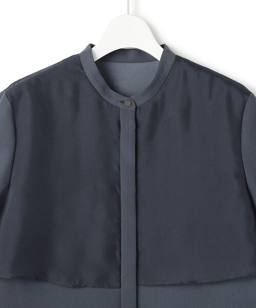 ICB(アイシービー)の「【WEB限定カラーあり】 FluidBackSatin バンドカラーシャツ(シャツ/ブラウス・レディース・ライトイエロー系/サックスブルー系/ネイビー系/ブラック系/グレー系・46/44/42/40/48)」の21枚目の写真